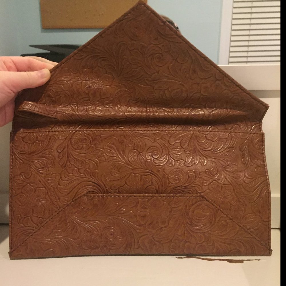 ✨NWOT Urban Outfitters Kimchi Blue Brown Faux Leather Envelope Clutch Wristlet✨